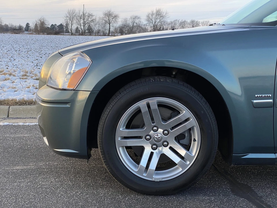 2005 Dodge Magnum 2nd Gen Wagon - Image 15 of 31