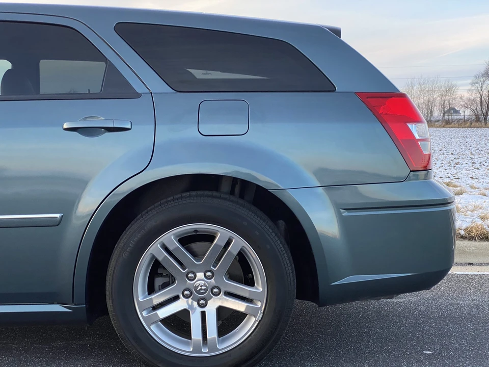 2005 Dodge Magnum 2nd Gen Wagon - Image 16 of 31
