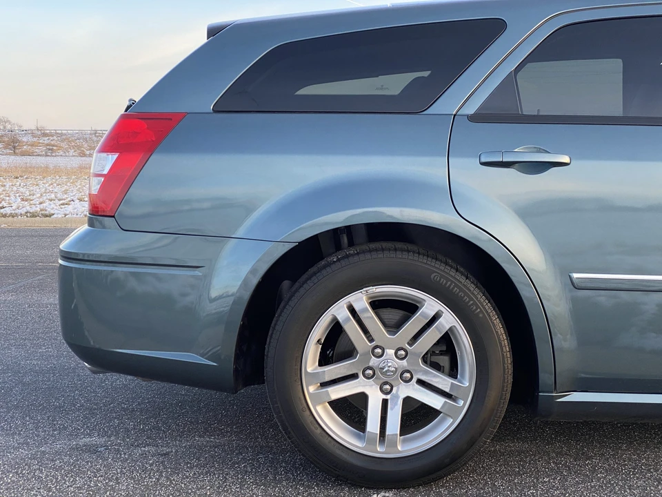 2005 Dodge Magnum 2nd Gen Wagon - Image 17 of 31