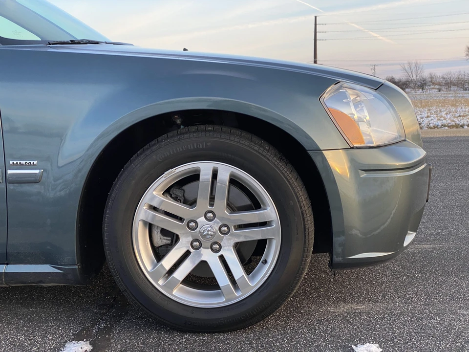 2005 Dodge Magnum 2nd Gen Wagon - Image 18 of 31