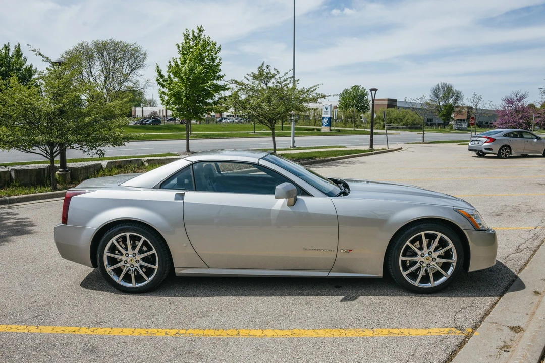 2006 Cadillac XLR-V - Image 16 of 31