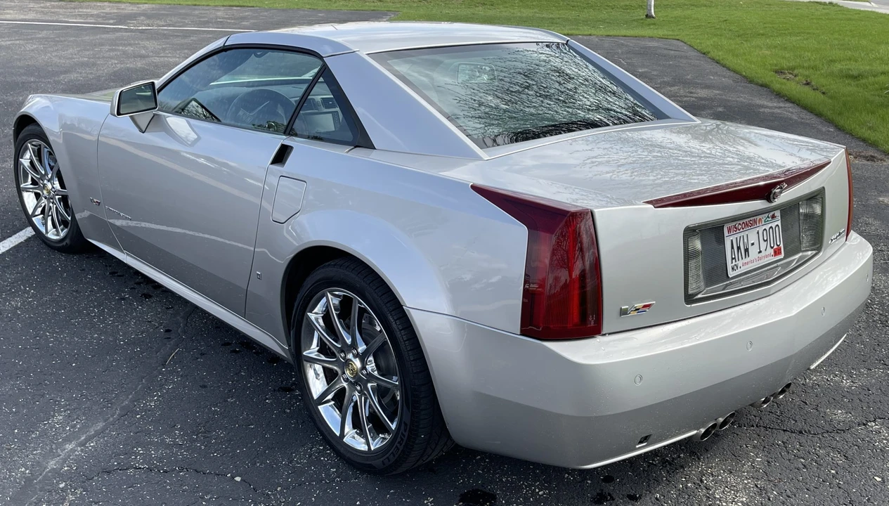 2006 Cadillac XLR-V - Image 22 of 31