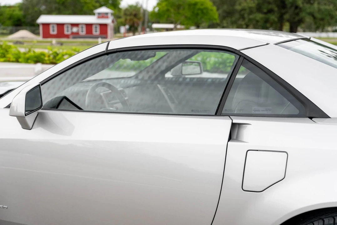 2006 Cadillac XLR-V - Image 22 of 31