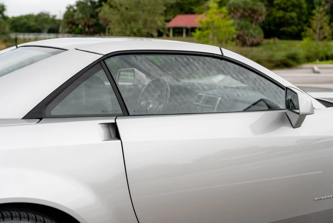2006 Cadillac XLR-V - Image 23 of 31