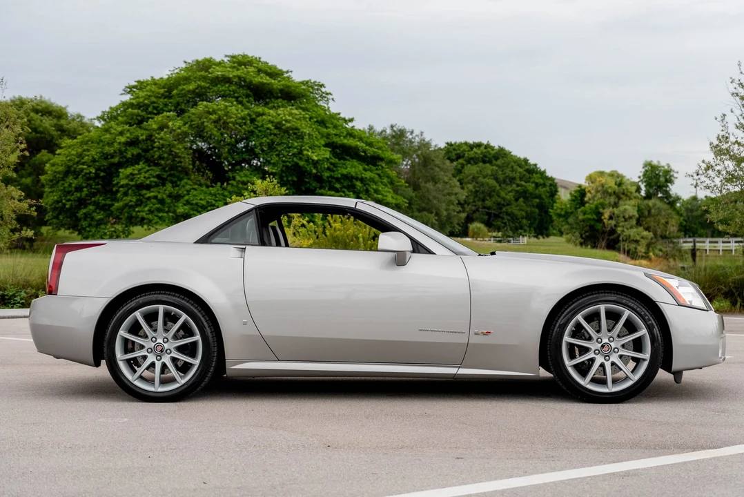2006 Cadillac XLR-V - Image 13 of 31