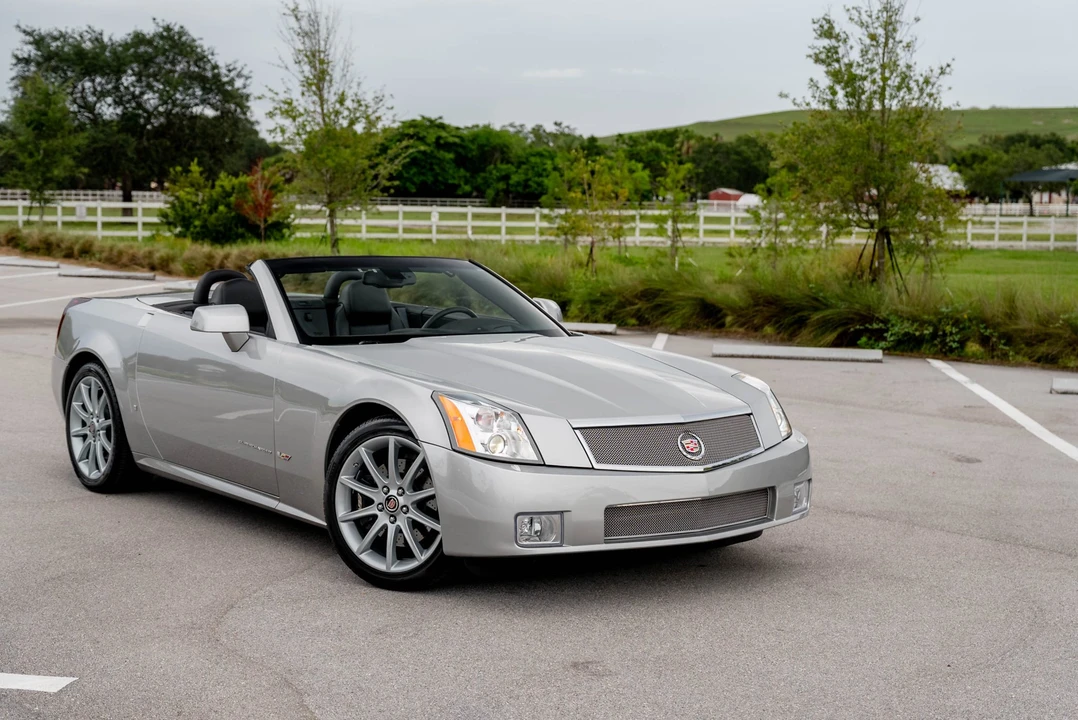 2006 Cadillac XLR-V - Image 12 of 31