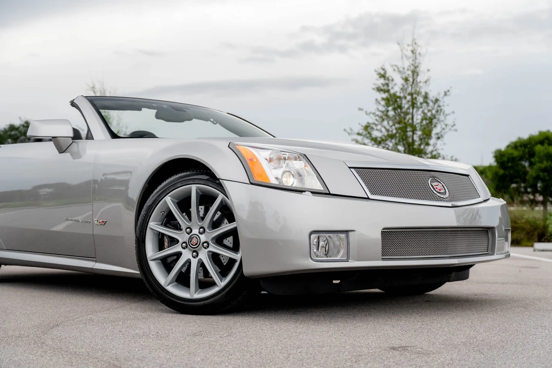 2006 Cadillac XLR-V - Image 15 of 31
