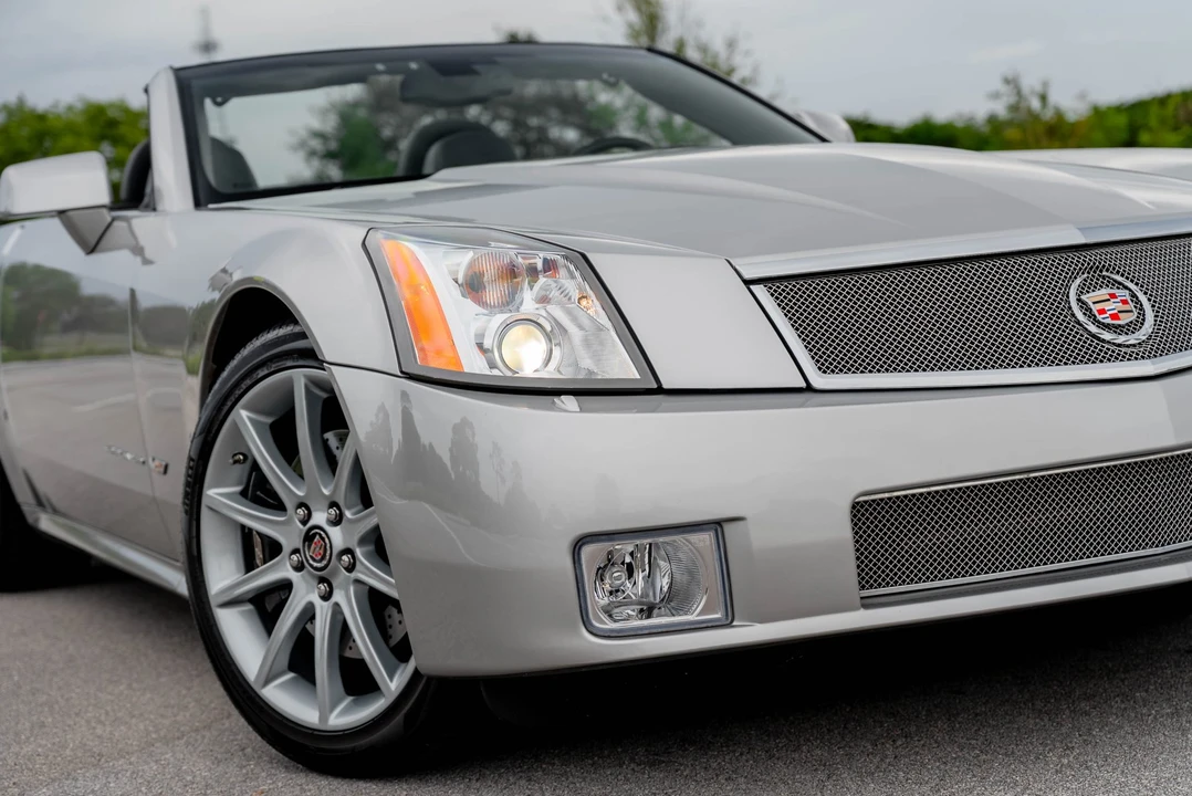 2006 Cadillac XLR-V - Image 16 of 31