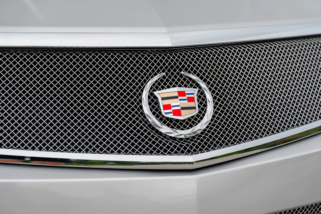 2006 Cadillac XLR-V - Image 18 of 31