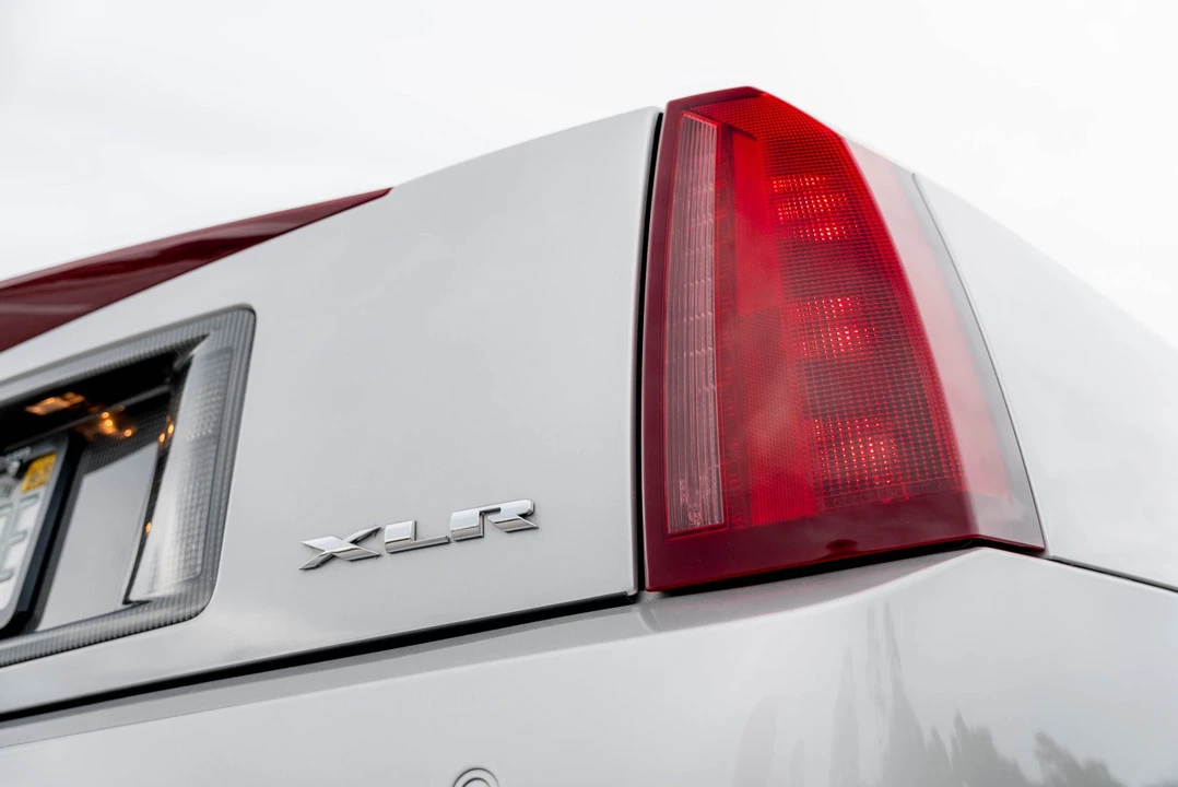 2006 Cadillac XLR-V - Image 30 of 31
