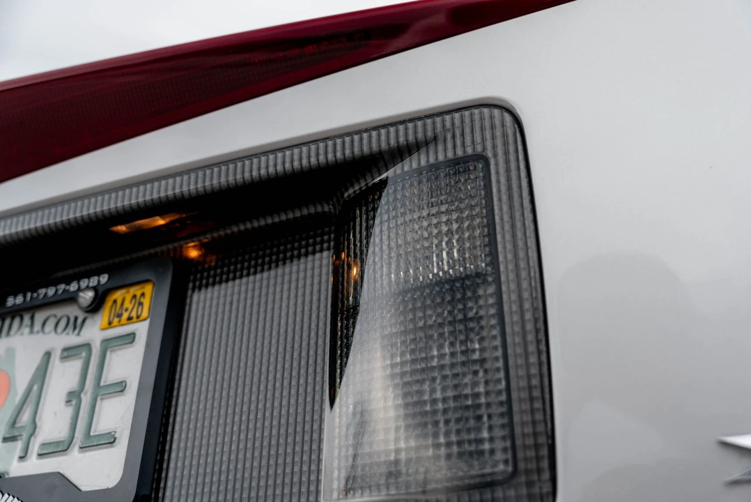 2006 Cadillac XLR-V - Image 29 of 31
