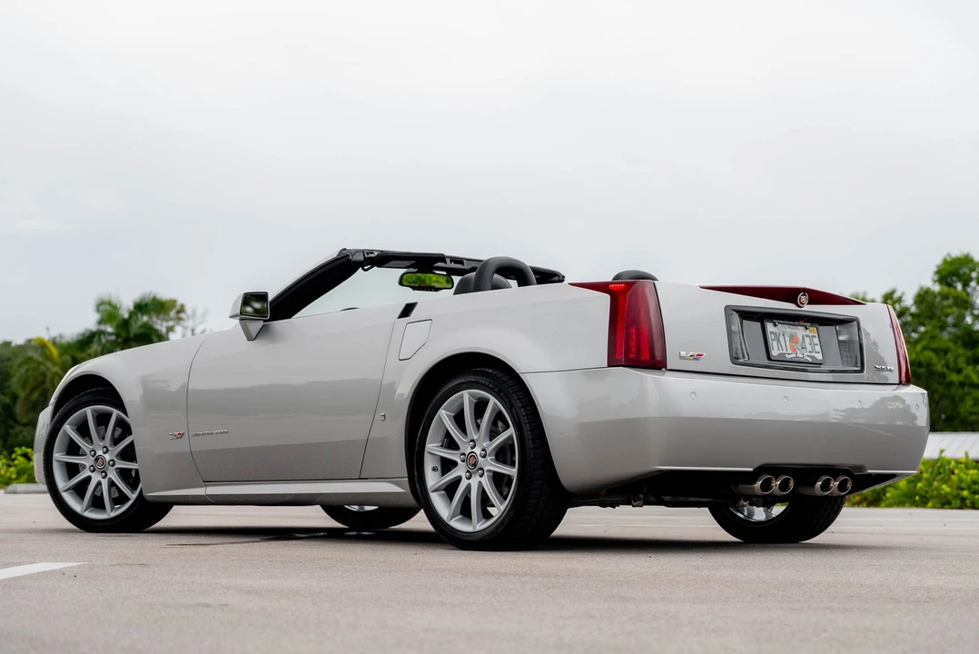 2006 Cadillac XLR-V - Image 25 of 31