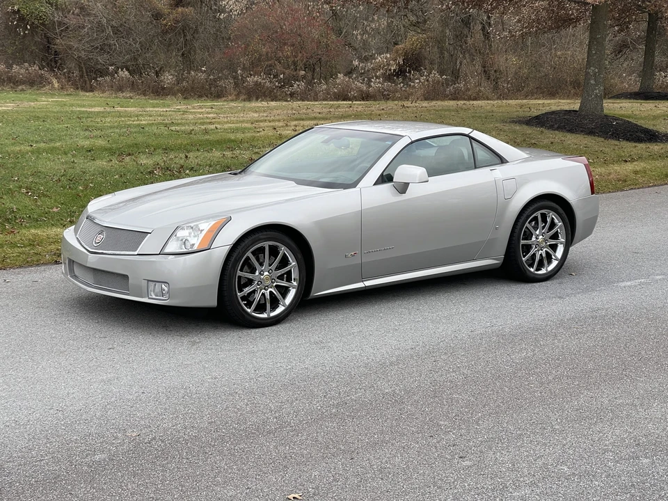 2006 Cadillac XLR-V - Image 2 of 31