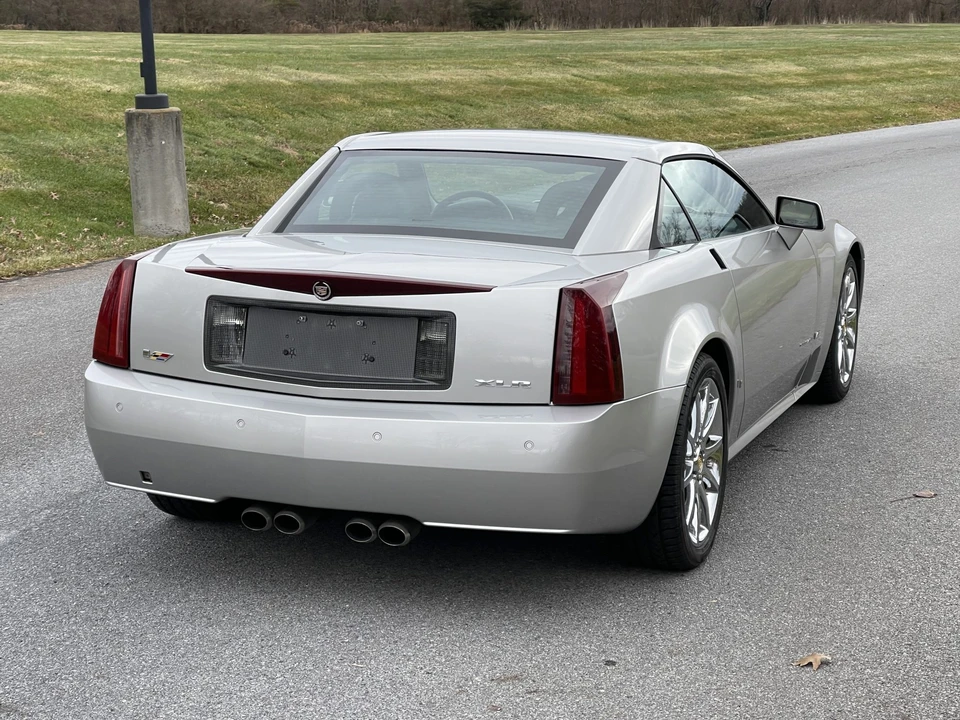 2006 Cadillac XLR-V - Image 13 of 31
