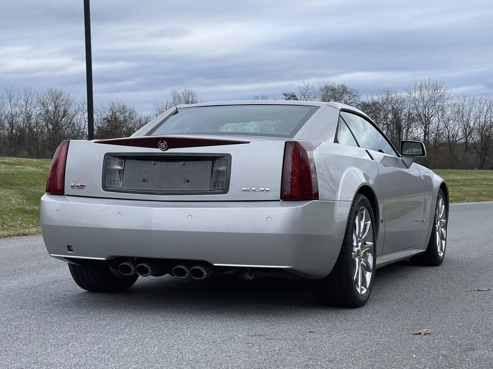 2006 Cadillac XLR-V - Image 14 of 31