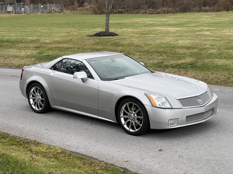 2006 Cadillac XLR-V - Image 12 of 31