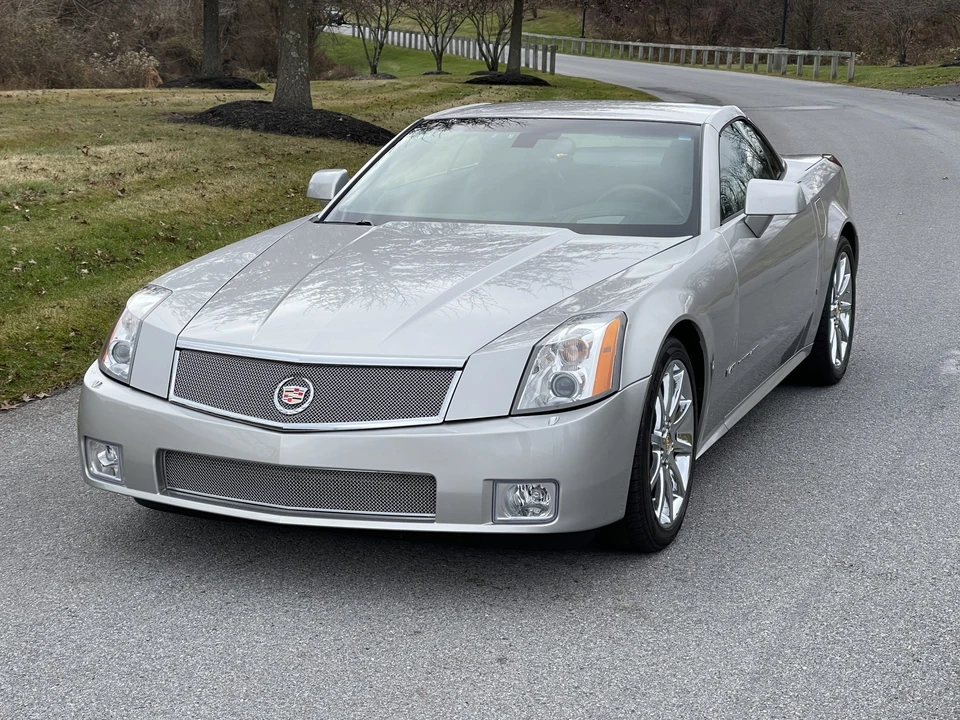 2006 Cadillac XLR-V - Image 2 of 31