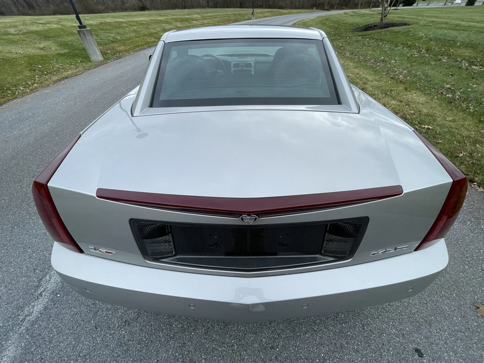 2006 Cadillac XLR-V - Image 11 of 31