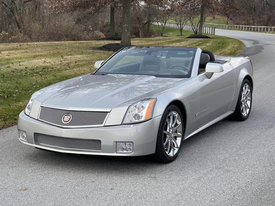 2006 Cadillac XLR-V - Image 30 of 31