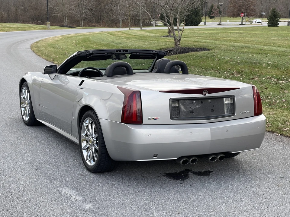 2006 Cadillac XLR-V - Image 19 of 31