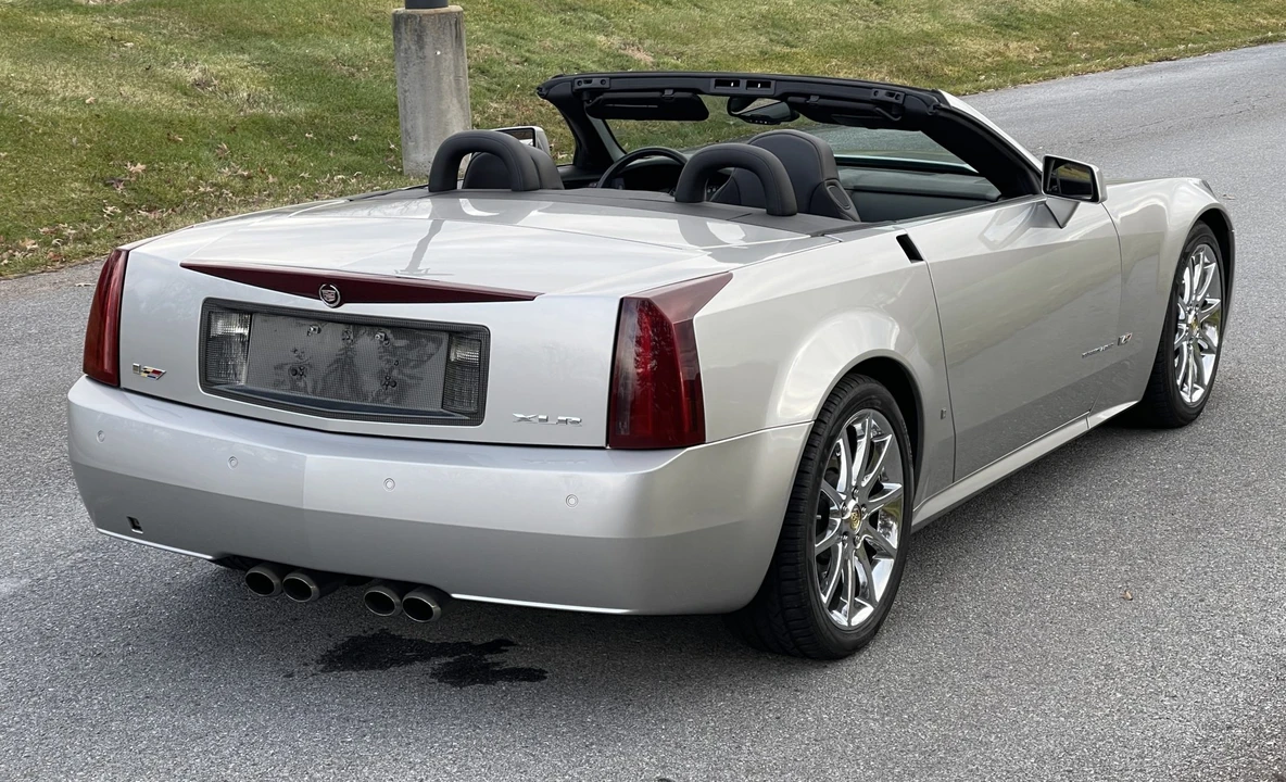 2006 Cadillac XLR-V - Image 21 of 31