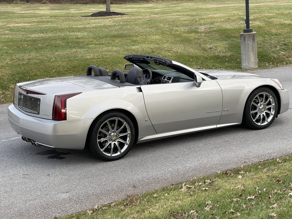 2006 Cadillac XLR-V - Image 22 of 31