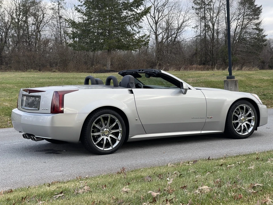 2006 Cadillac XLR-V - Image 23 of 31