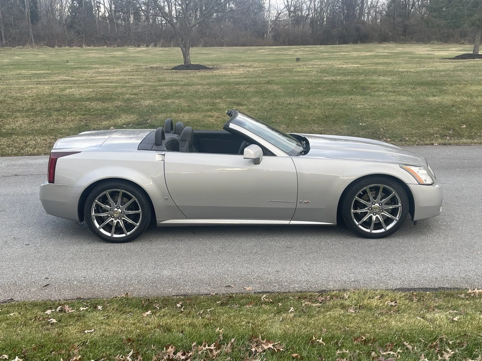 2006 Cadillac XLR-V - Image 24 of 31