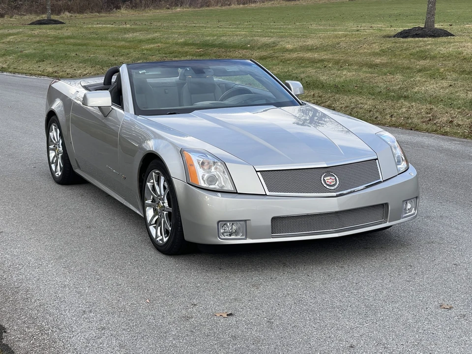 2006 Cadillac XLR-V - Image 28 of 31