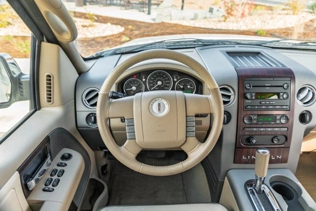 2006 Lincoln Mark LT - Image 5 of 8
