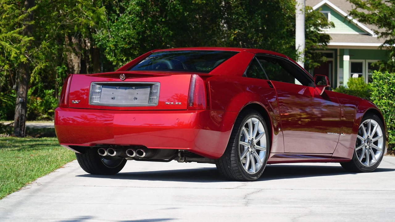 2008 Cadillac XLR-V - Image 18 of 31