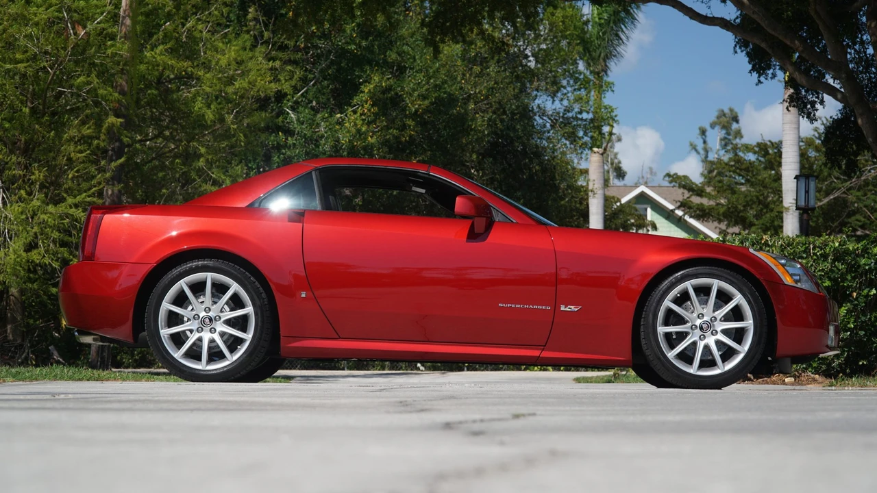 2008 Cadillac XLR-V - Image 19 of 31