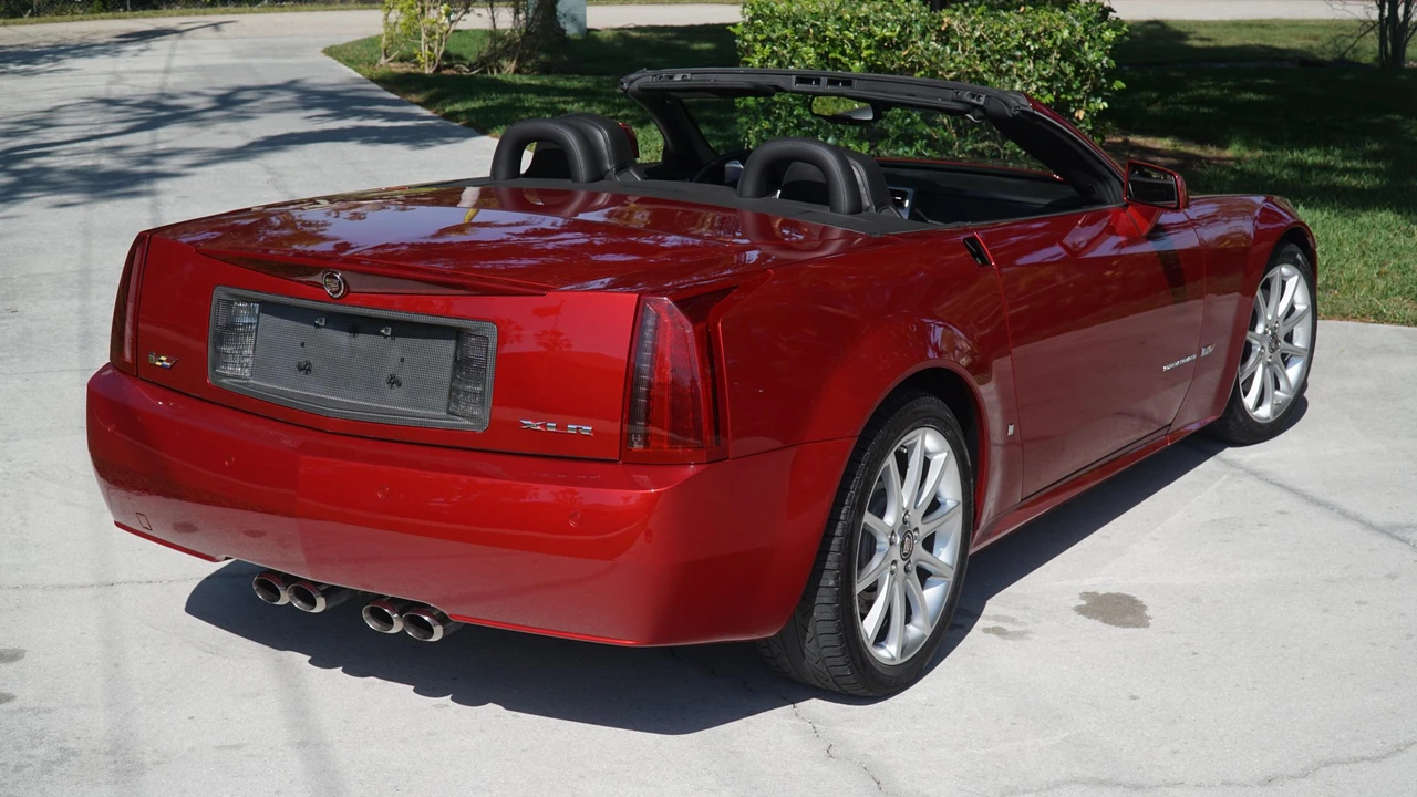 2008 Cadillac XLR-V - Image 24 of 31