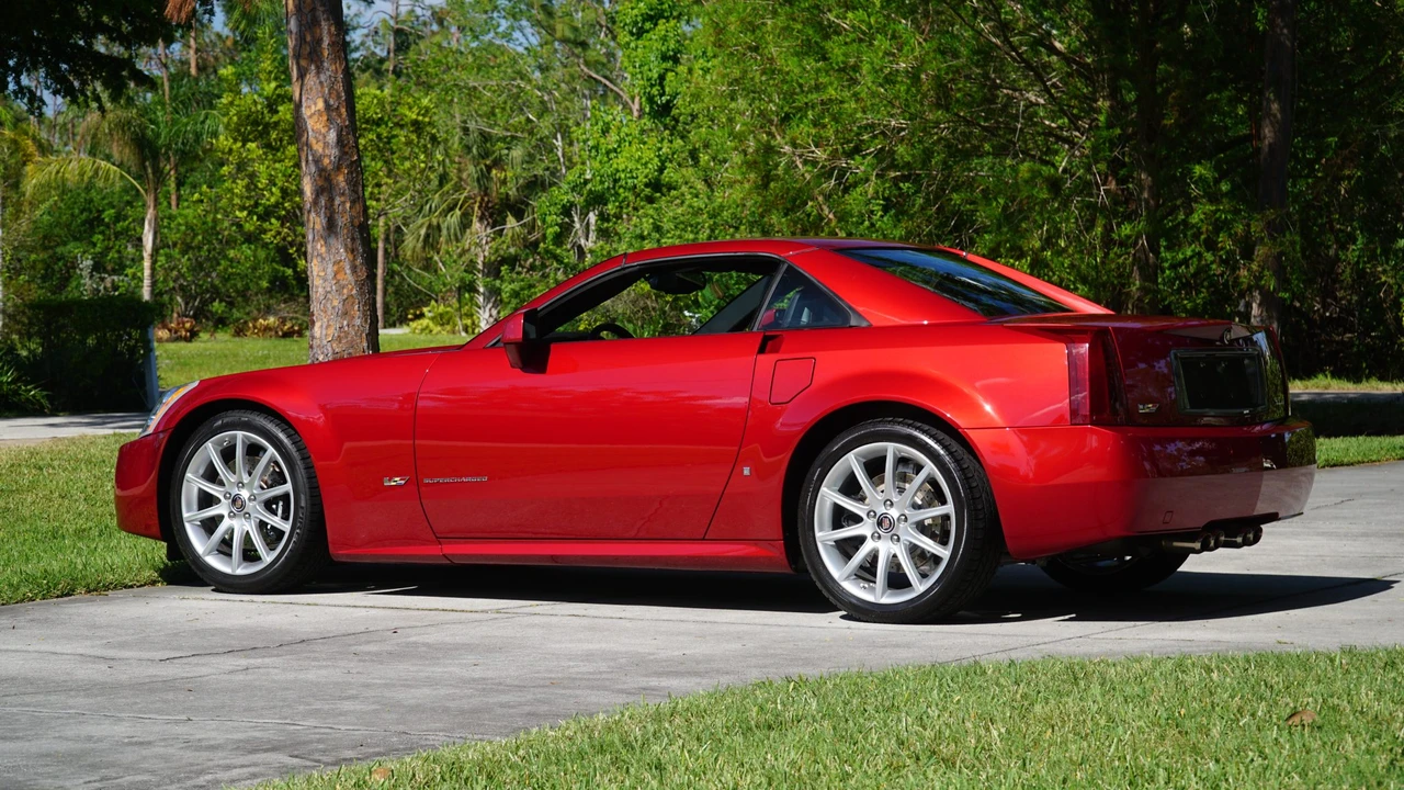 2008 Cadillac XLR-V - Image 8 of 31