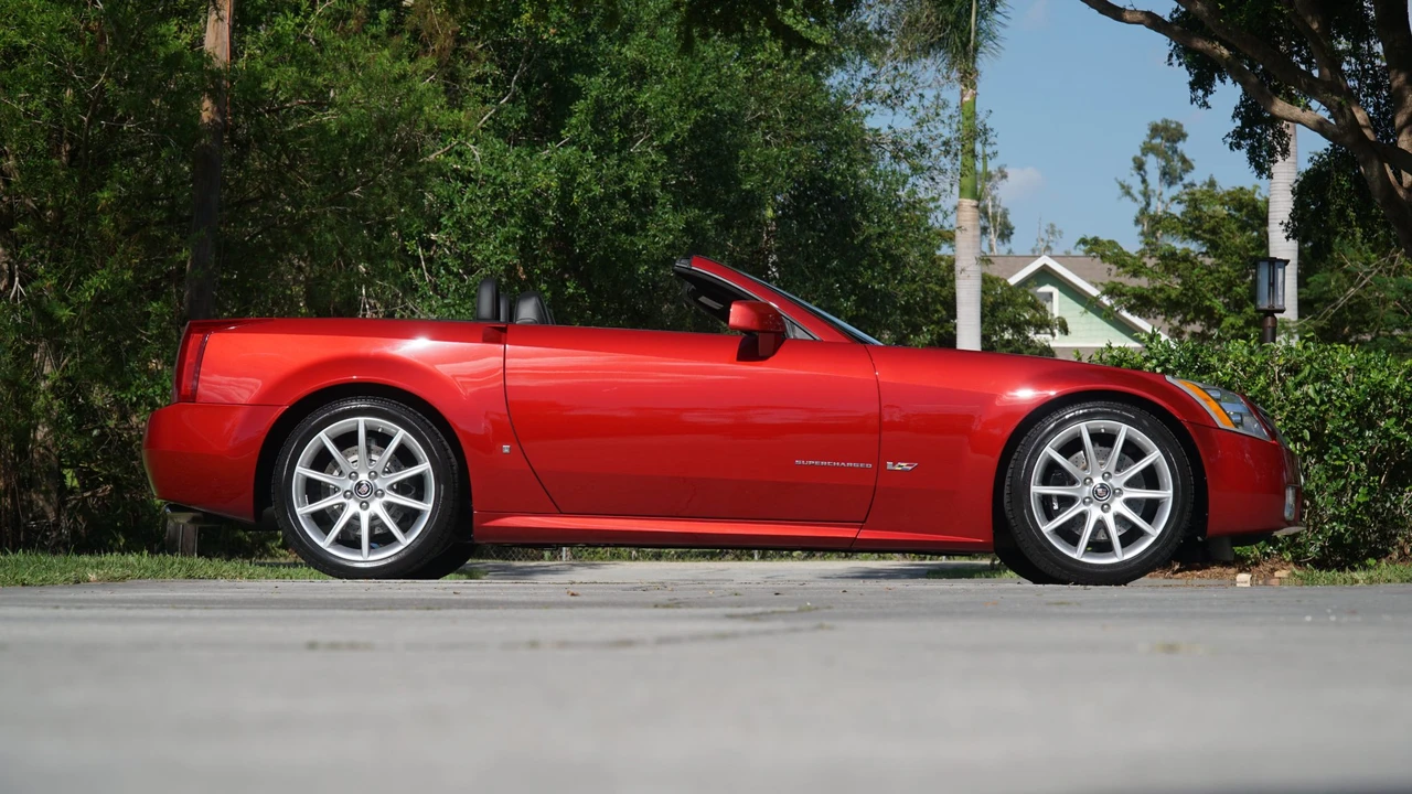 2008 Cadillac XLR-V - Image 28 of 31