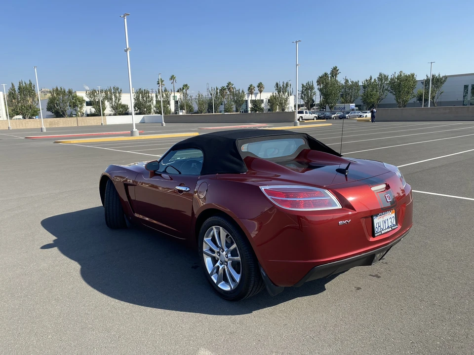 2009 Saturn Sky - Image 14 of 31