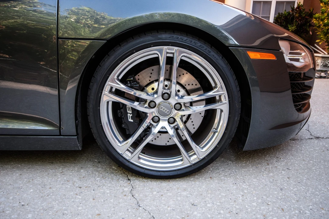 2010 Audi 42 R8 - Image 29 of 31