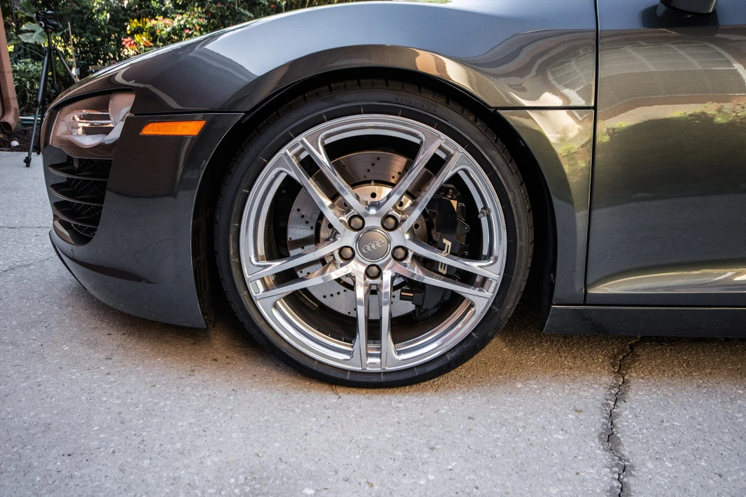 2010 Audi 42 R8 - Image 28 of 31