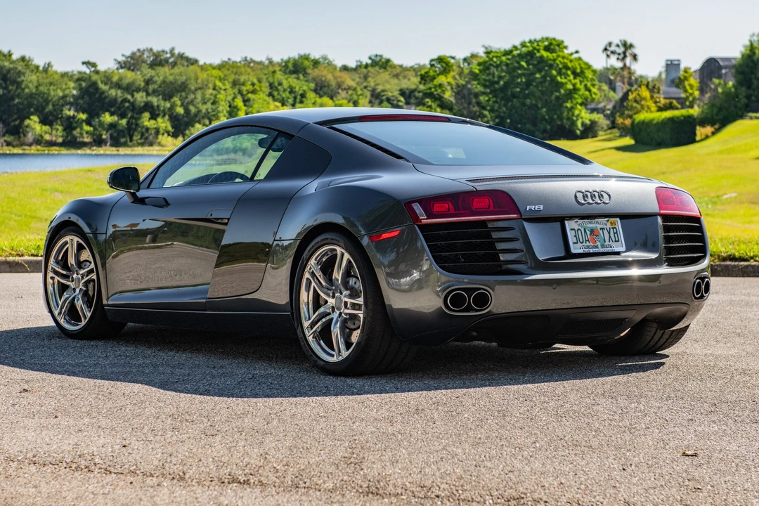2010 Audi 42 R8 - Image 8 of 31