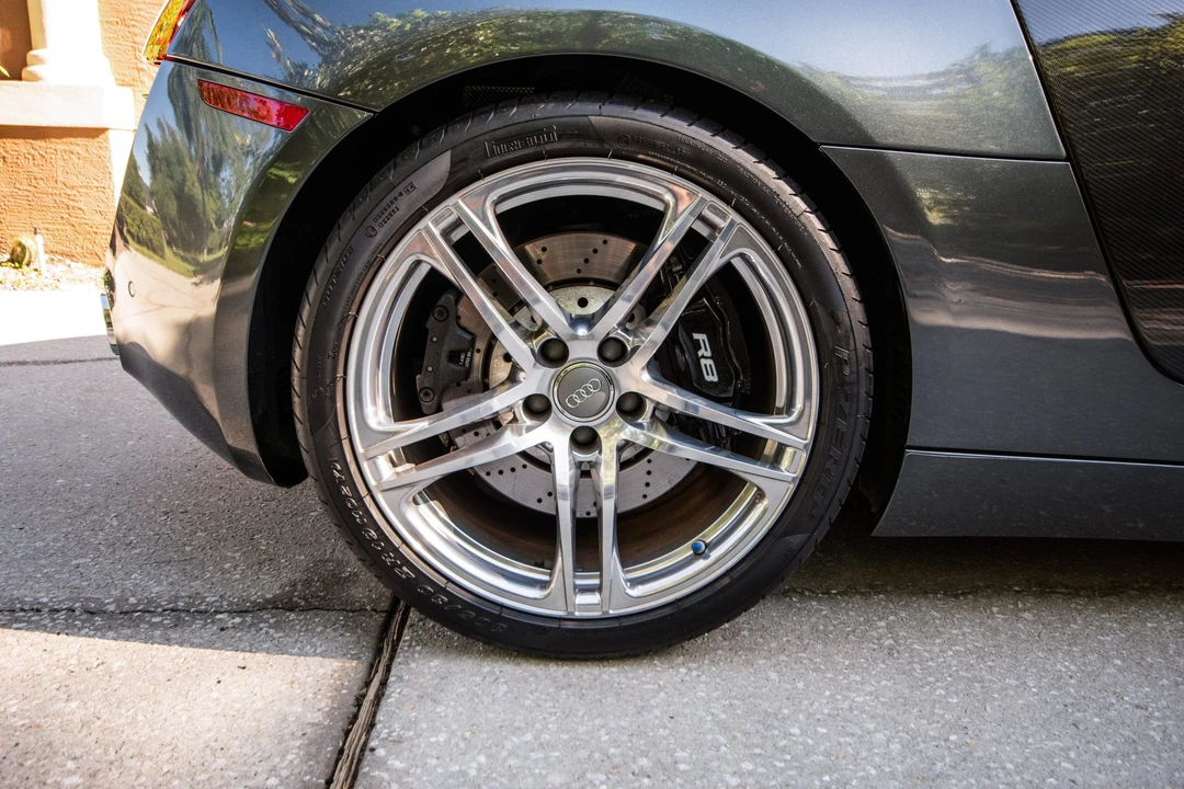 2010 Audi 42 R8 - Image 30 of 31