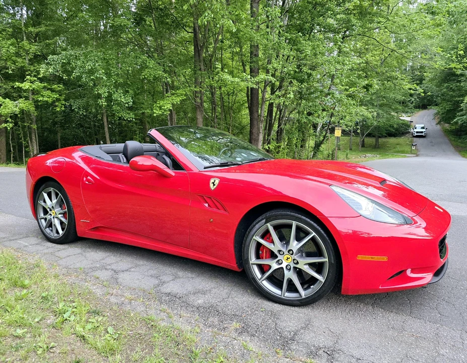 2010 Ferrari California - Image 2 of 31