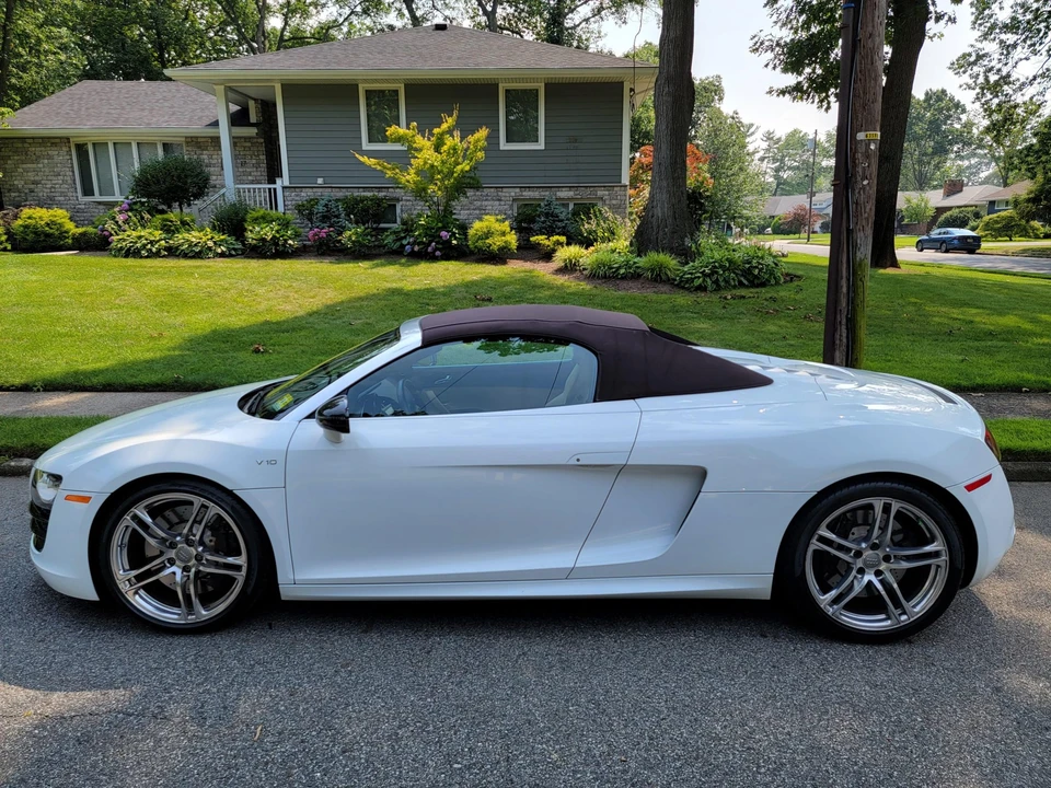 2011 Audi 42 R8 - Image 7 of 31