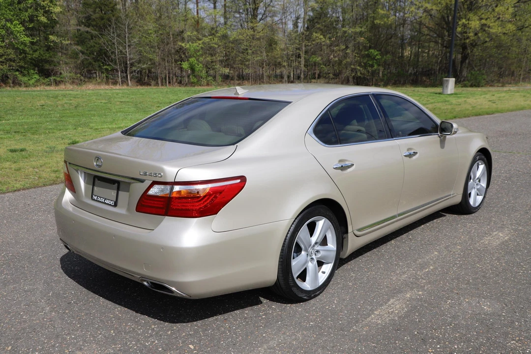 2011 Lexus LS 4th Gen - Image 27 of 31