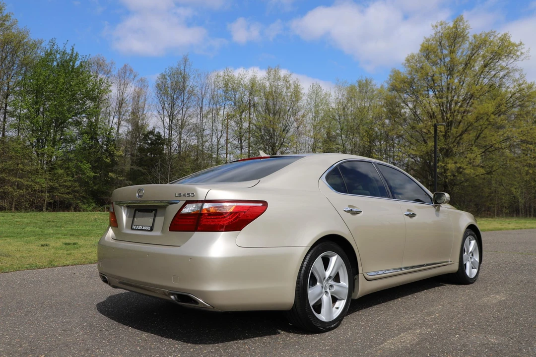 2011 Lexus LS 4th Gen - Image 29 of 31