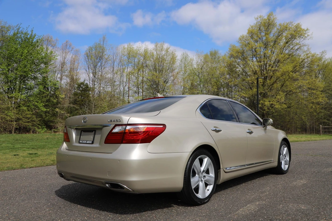 2011 Lexus LS 4th Gen - Image 28 of 31