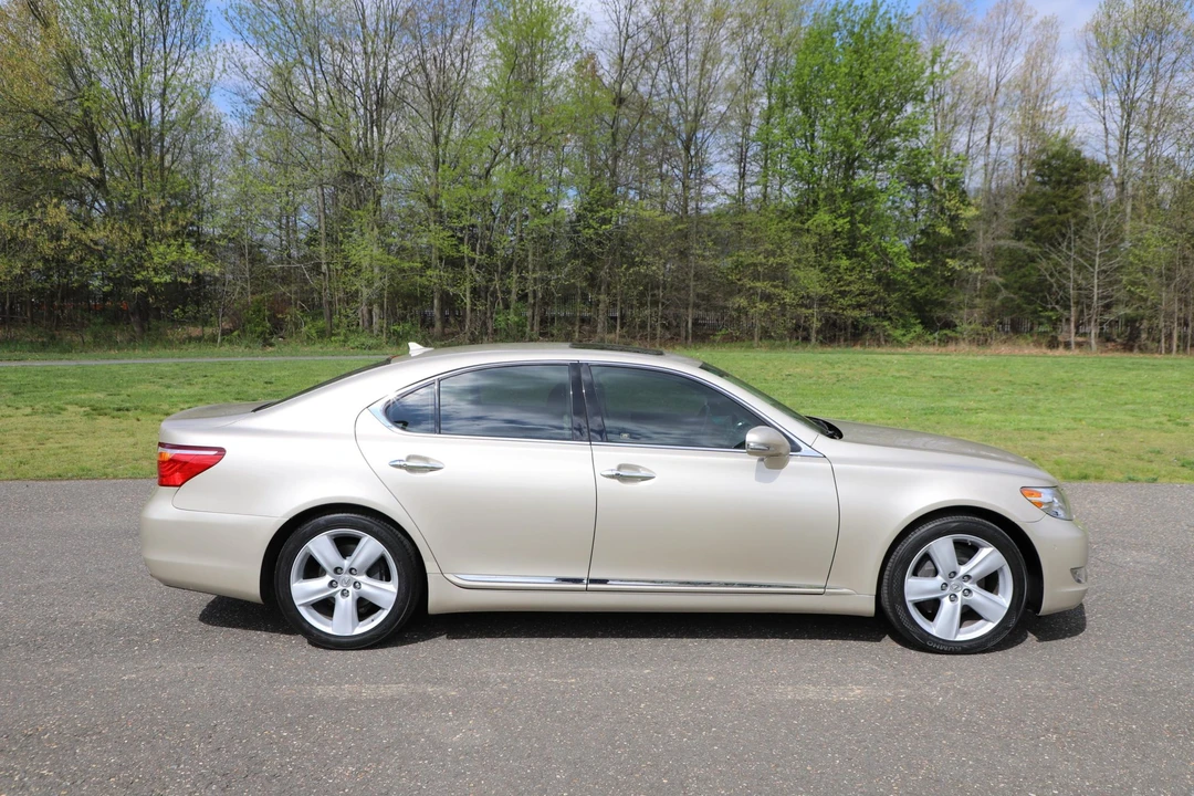 2011 Lexus LS 4th Gen - Image 25 of 31