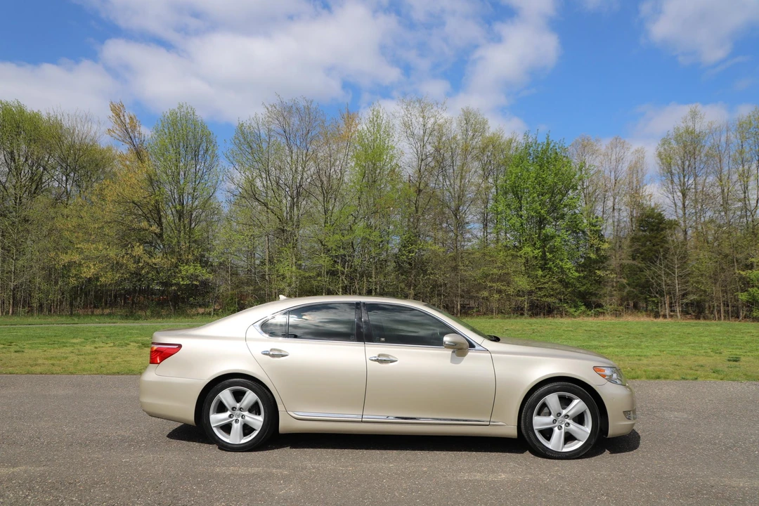 2011 Lexus LS 4th Gen - Image 24 of 31