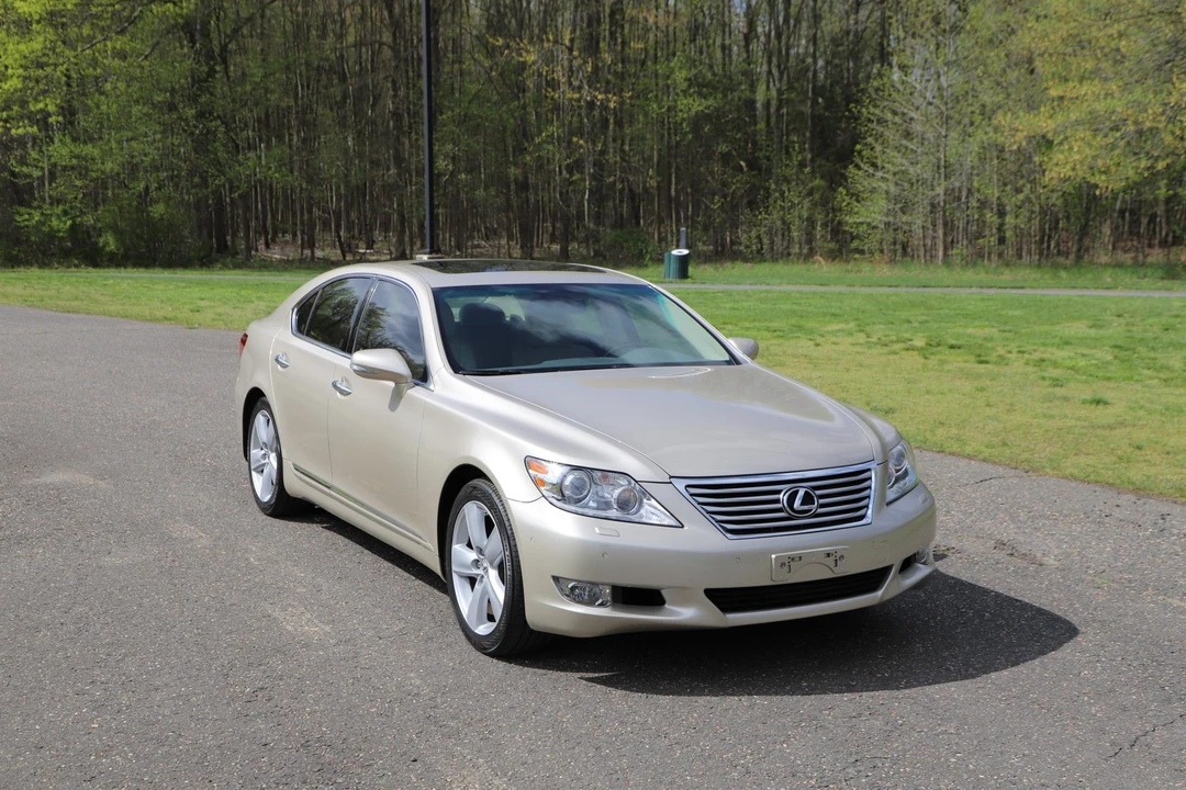 2011 Lexus LS 4th Gen - Image 18 of 31