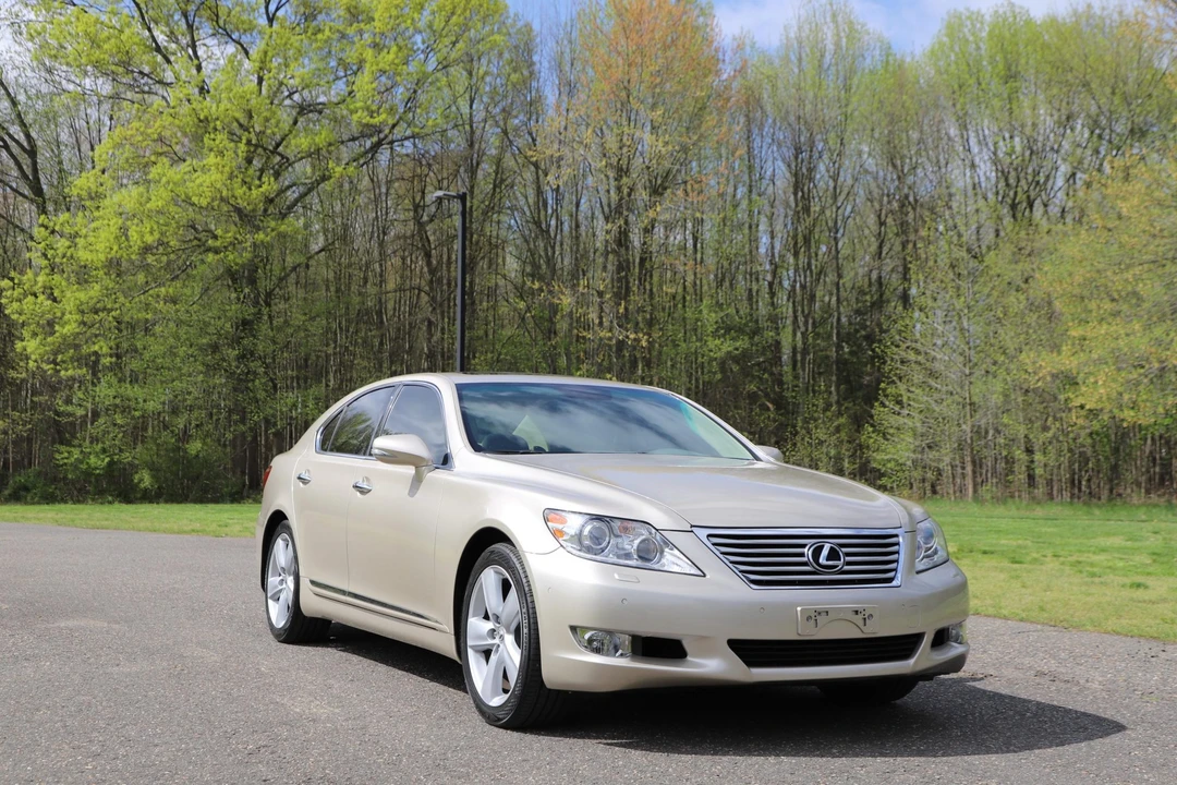 2011 Lexus LS 4th Gen - Image 16 of 31
