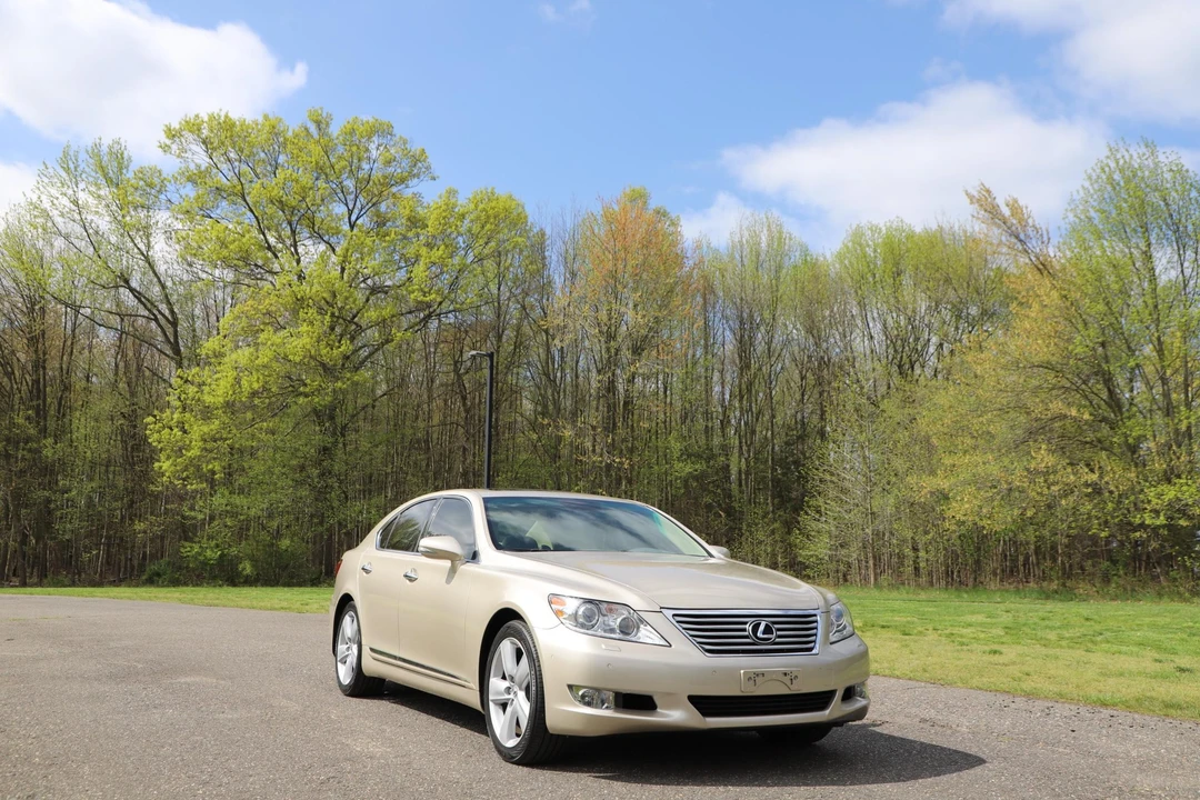 2011 Lexus LS 4th Gen - Image 21 of 31